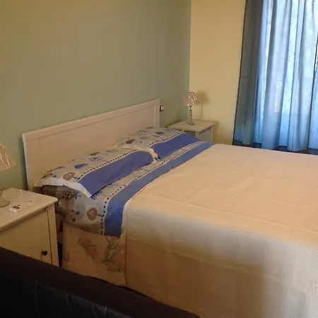ベッド・アンド・ブレックファスト Terrazze Bella Epoque アチレアーレ